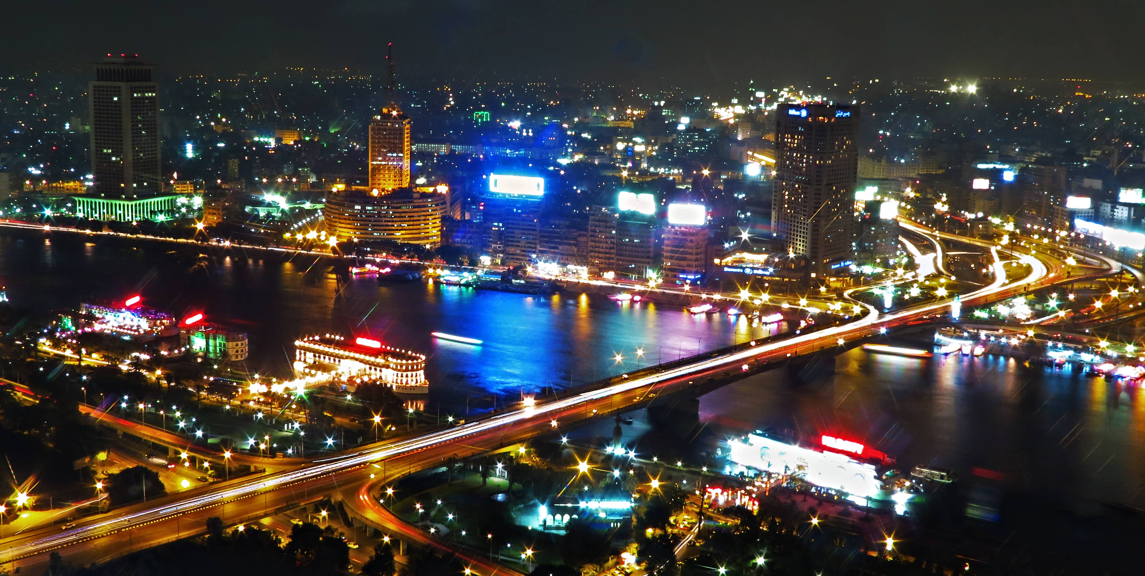 Cairo_at_night_.-min